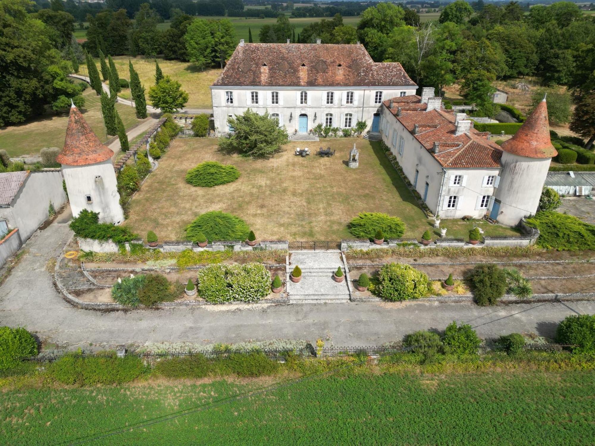 Chateau Du Bourbet Cherval エクステリア 写真